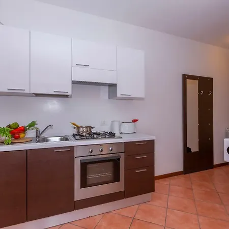 Fiumelatte Sleeps 4 Wifi T802384 아파트